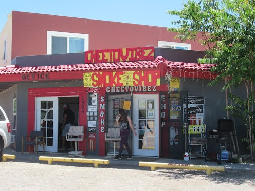 CheetoVibez Smoke Shop storefront in Oracle, AZ