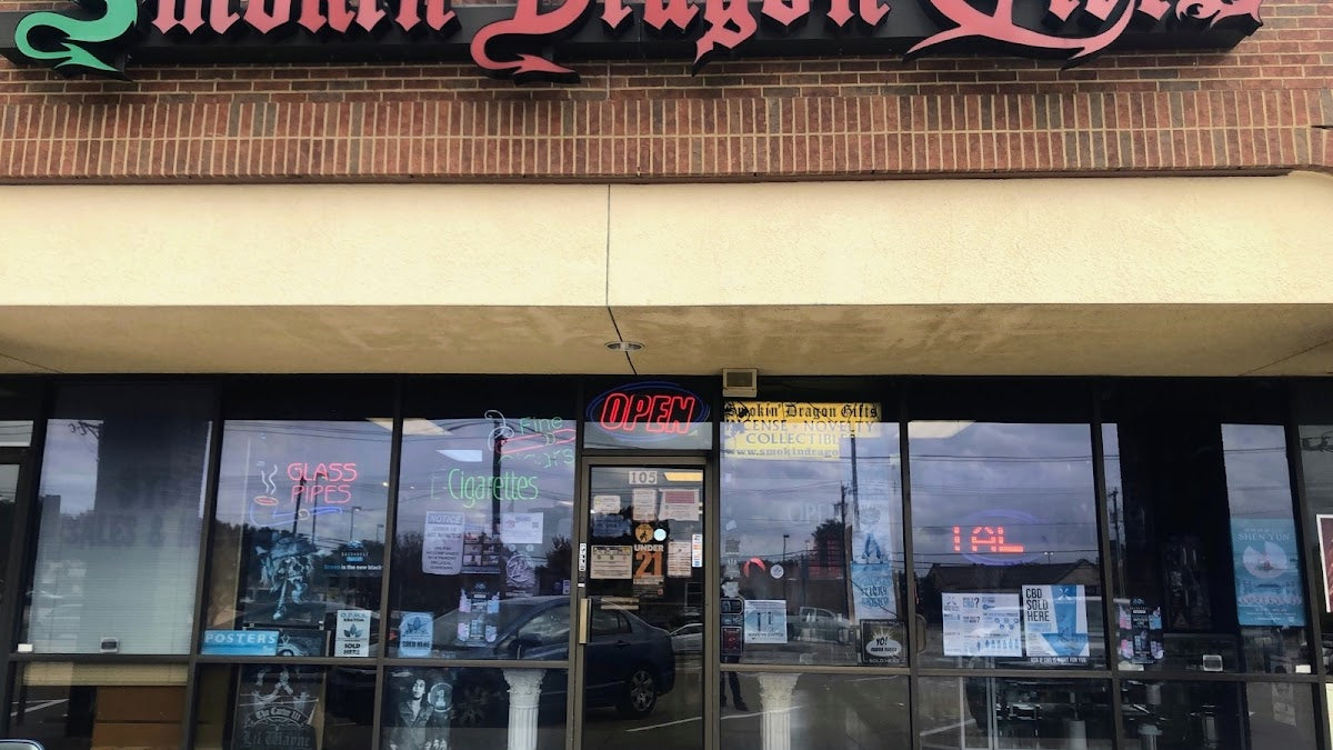 Smokin' Dragon Gifts and Vapes storefront in Arlington, TX