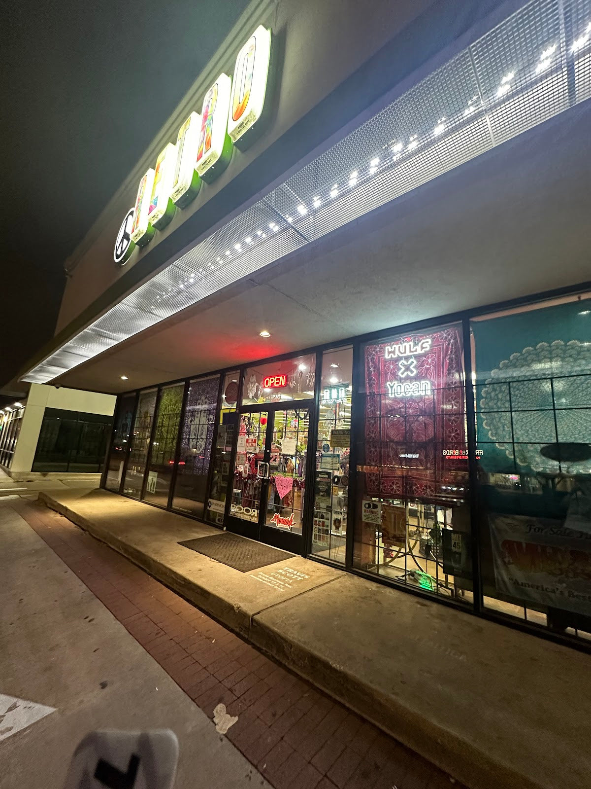 Retro Revolution Smoke Shop storefront in Dallas, TX