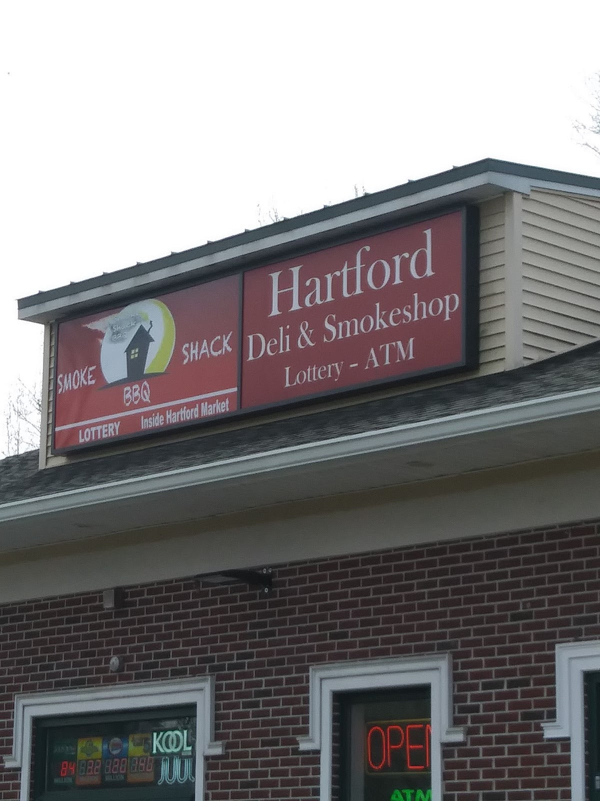 Hartford Market & smokeshop storefront in Delran, NJ