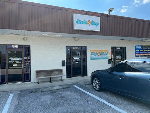 Mojo Risin Smoke Shop storefront in Bradenton, FL