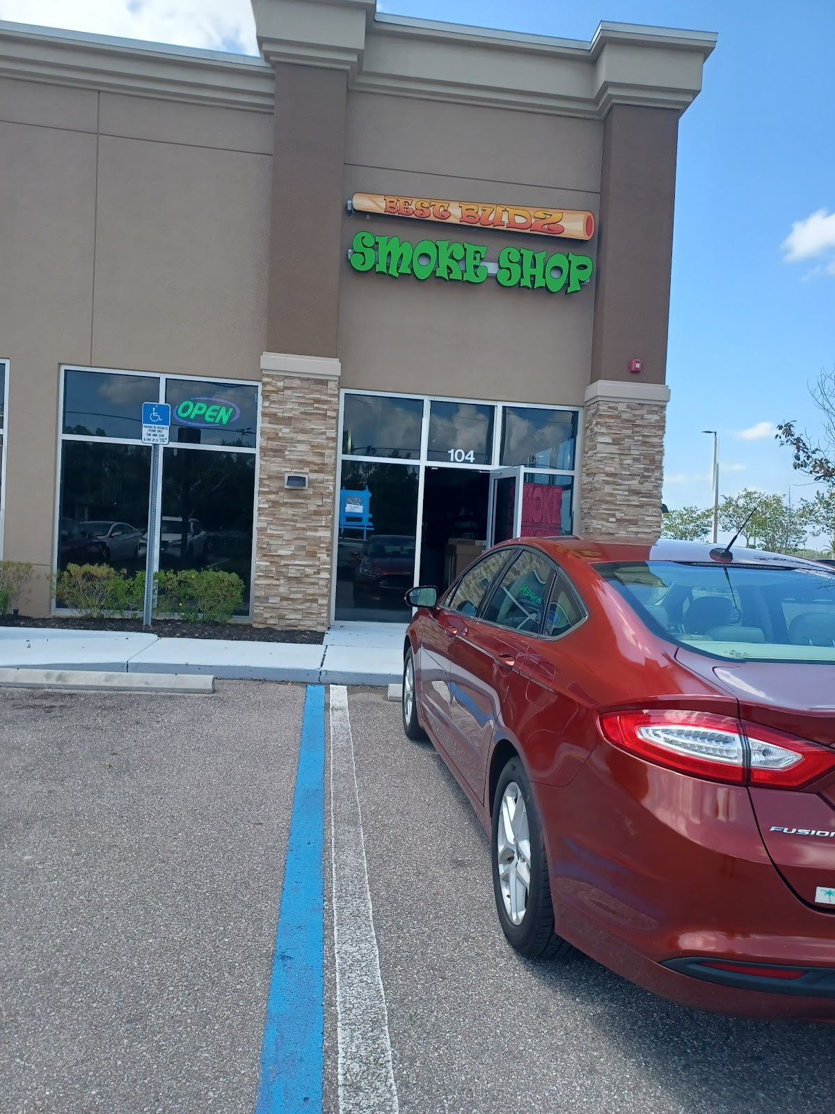 Best Budz Smoke Shop storefront in Fort Myers, FL