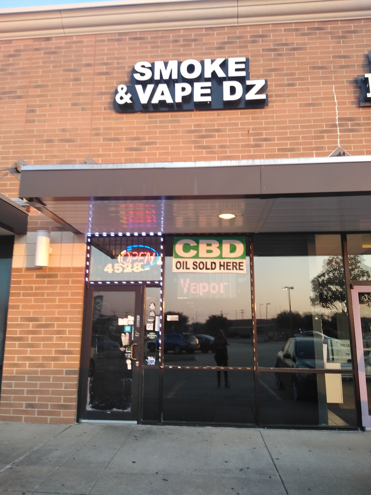 Smoke & Vape DZ - Keller storefront in Fort Worth, TX