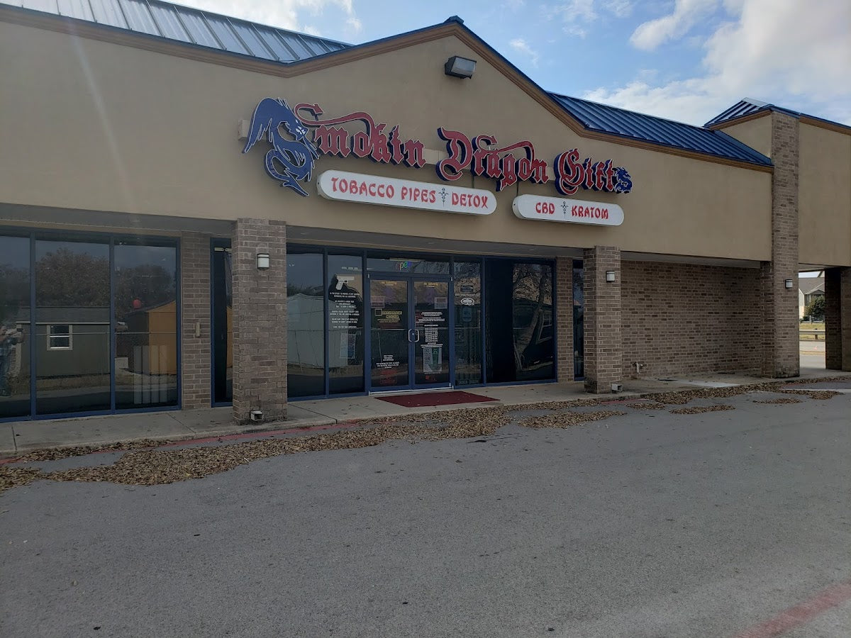 Smokin' Dragon Gifts and Vapes storefront in Fort Worth, TX