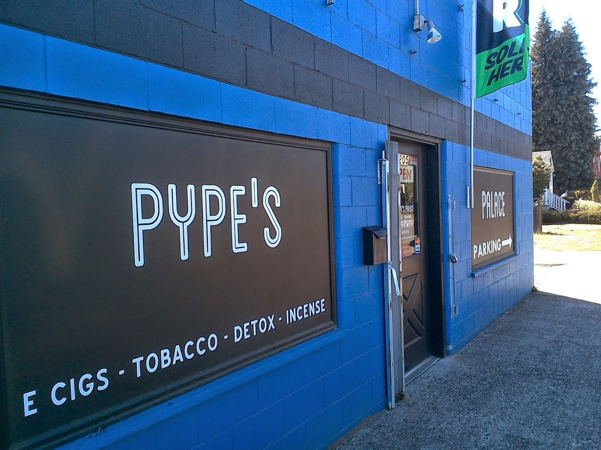 Pype's Palace storefront in Hood River, OR