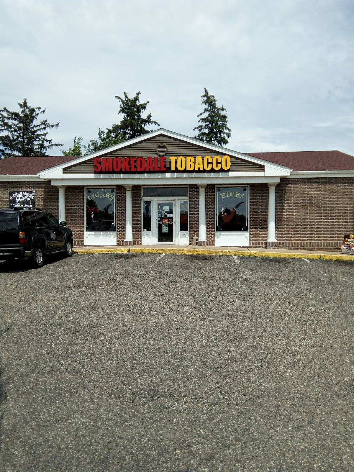 Smokedale Tobacco storefront in Hudson, WI