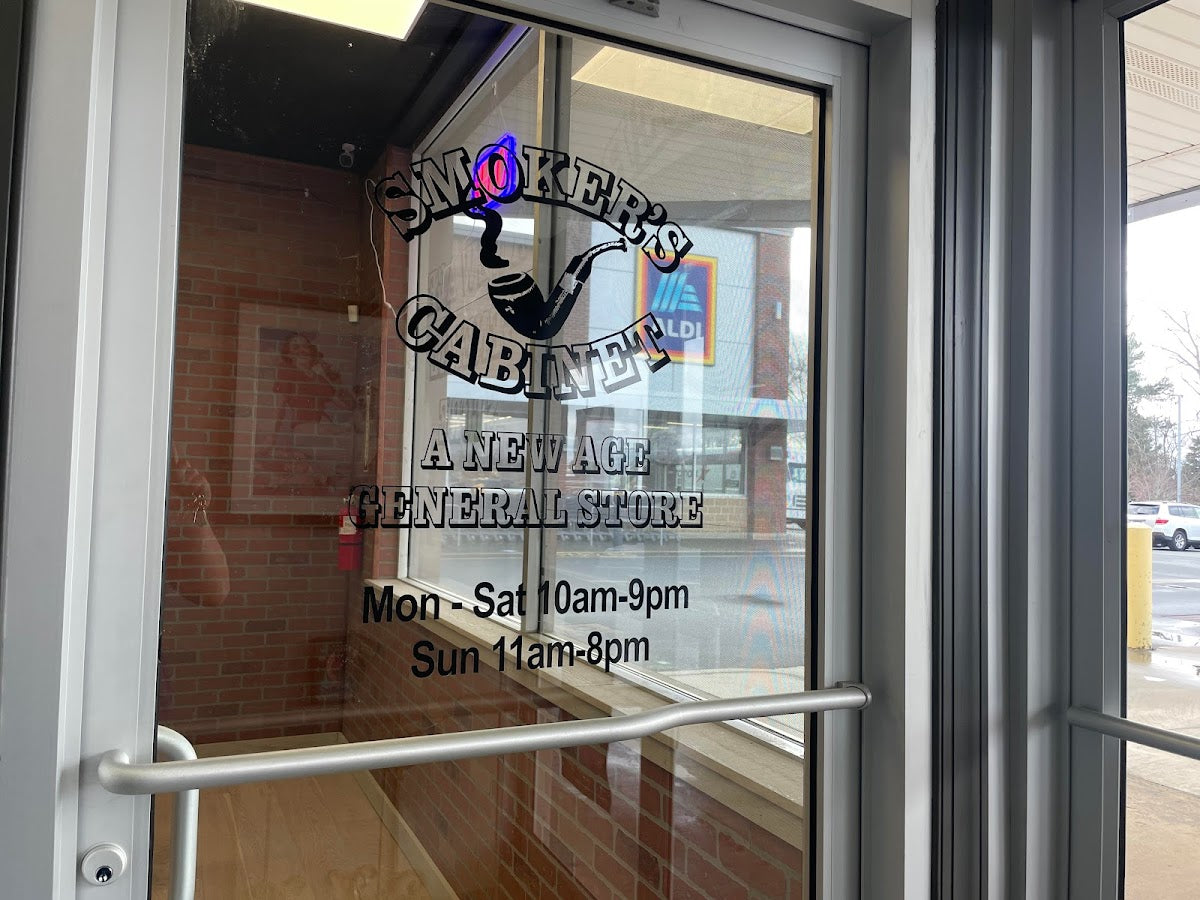 Smokers Cabinet storefront in Huntersville, NC