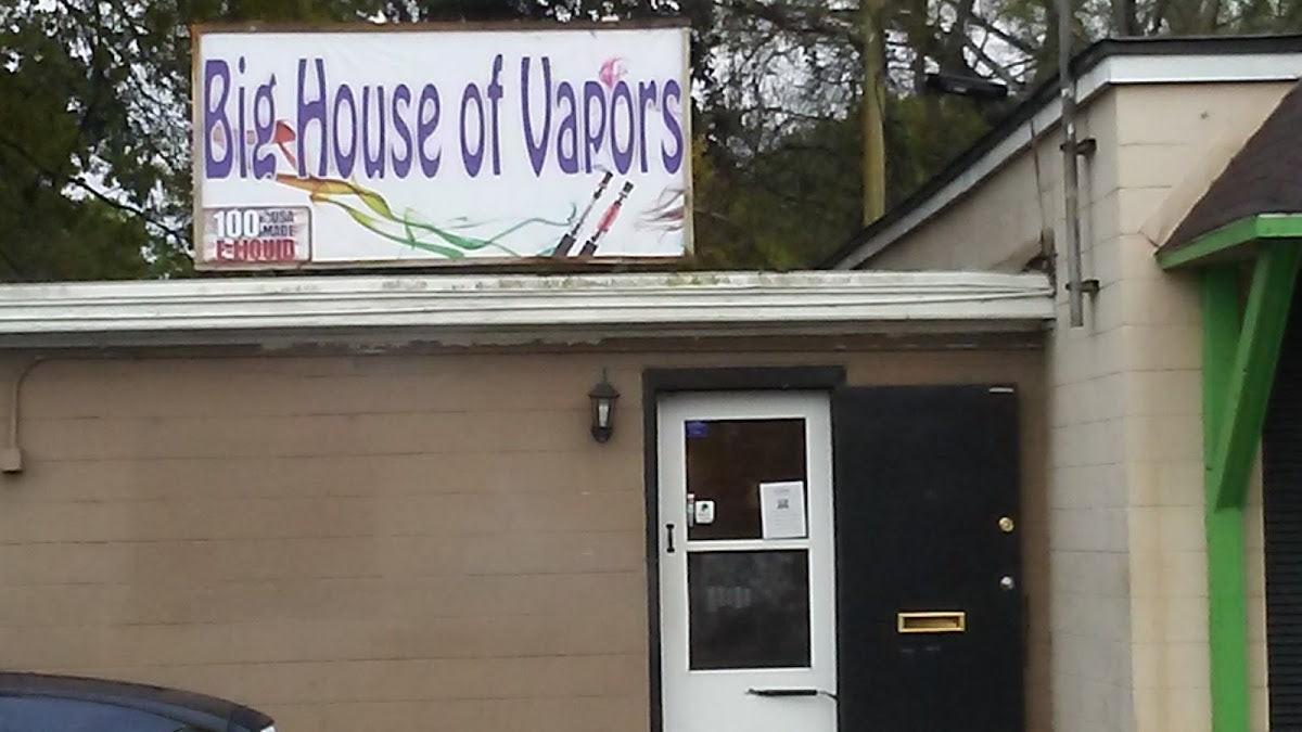Big House of Vapors storefront in Jacksonville, FL