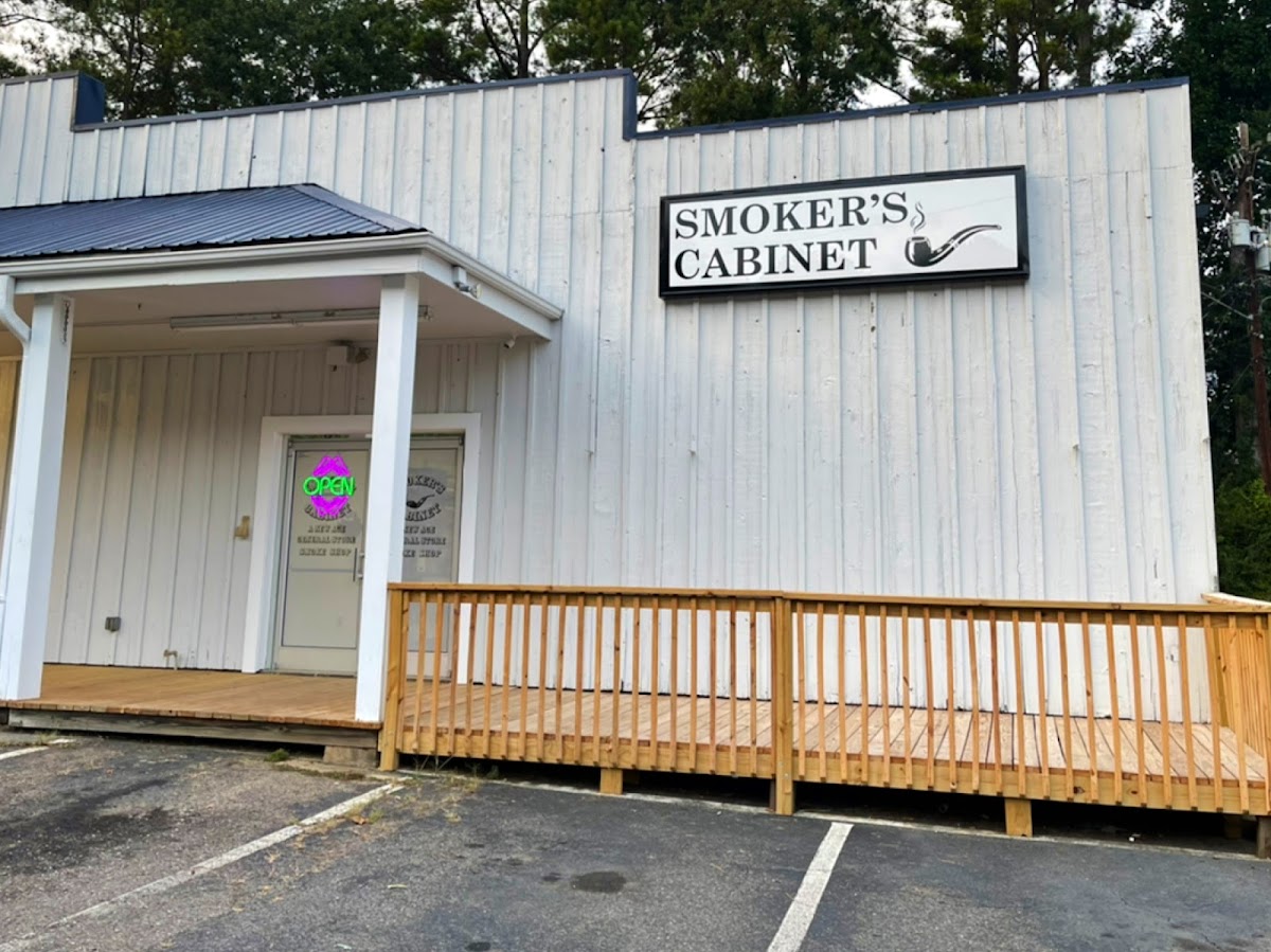 Smokers Cabinet storefront in Lake Wylie, SC