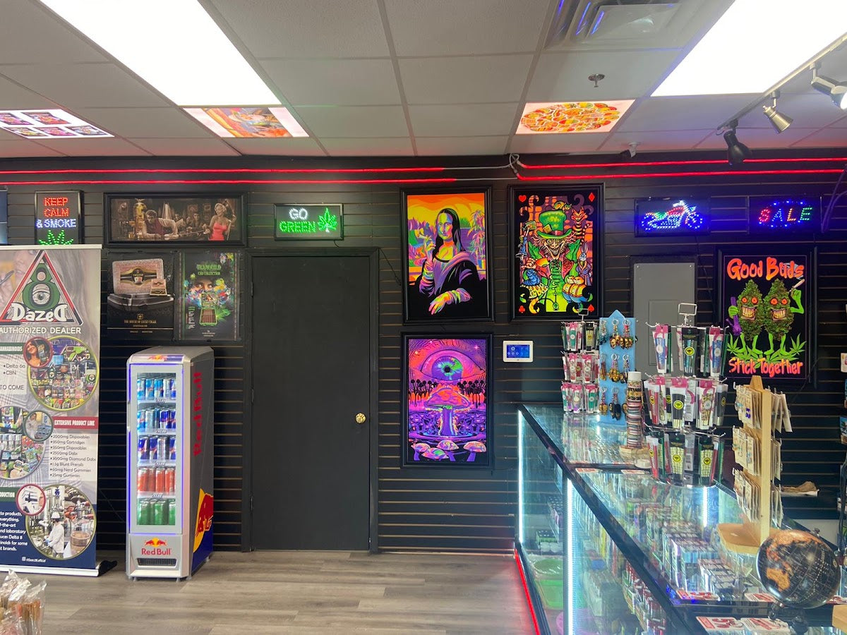 Samuel's Smoke Shop & Gifts storefront in Laurel, MS