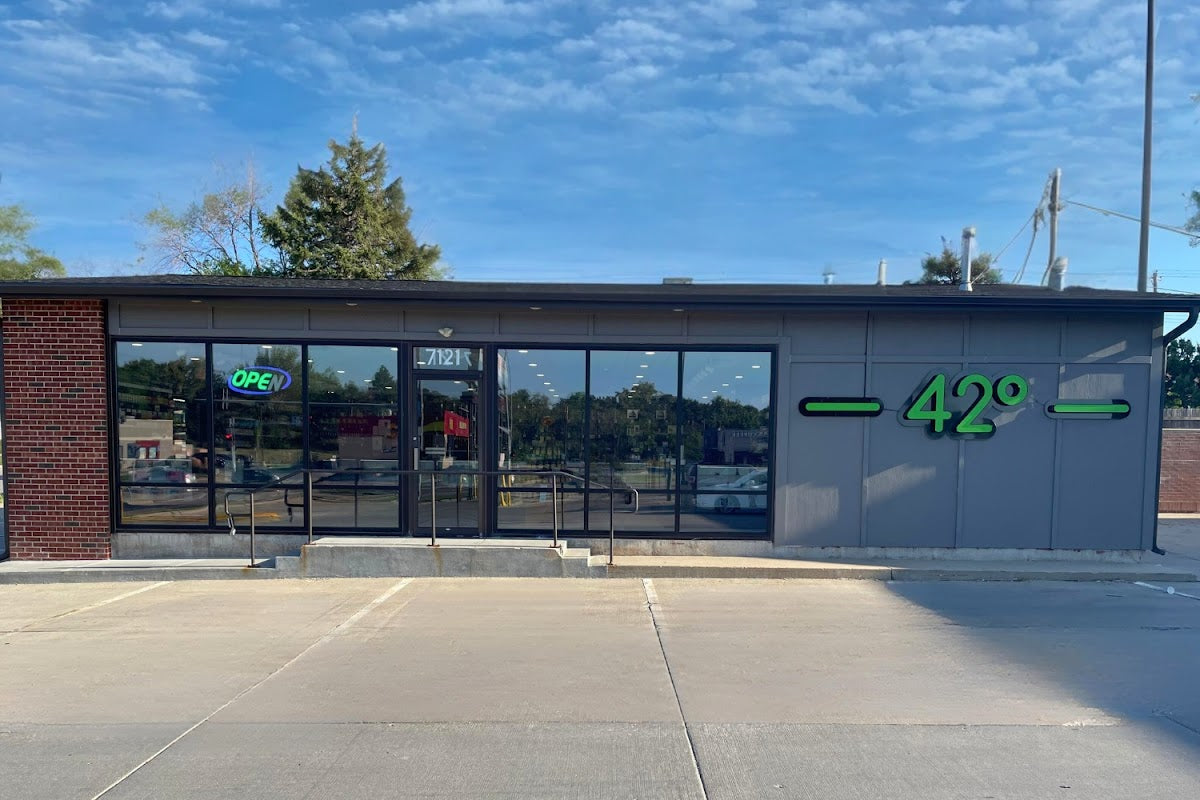 42 Degrees storefront in Lincoln, NE