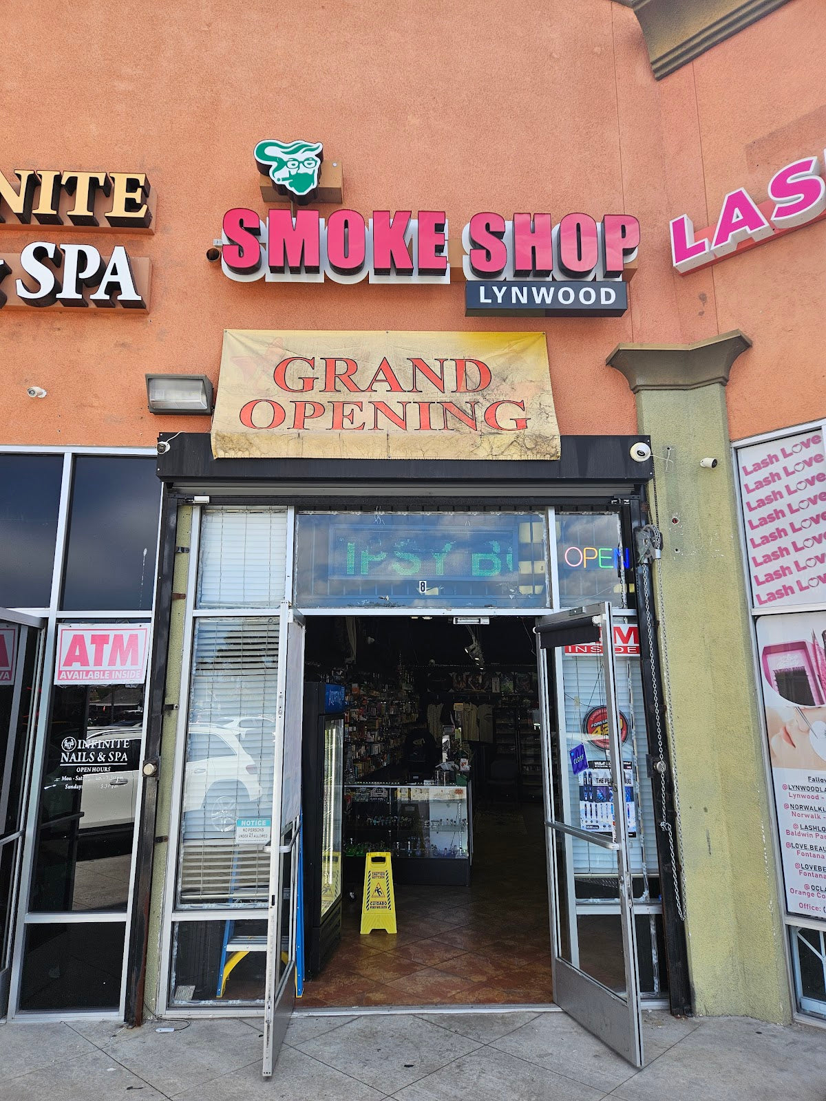 Smoke Shop Lynwood- Tipsy Bong storefront in Lynwood, CA