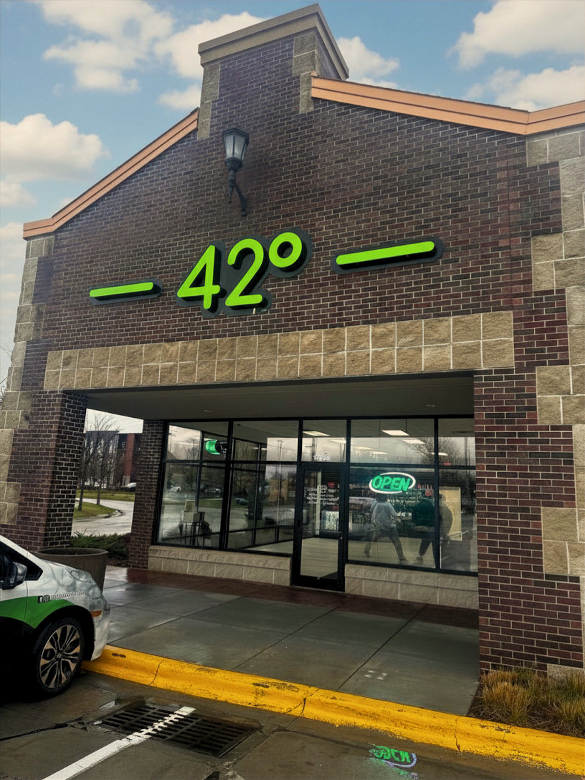 42 Degrees storefront in Omaha, NE