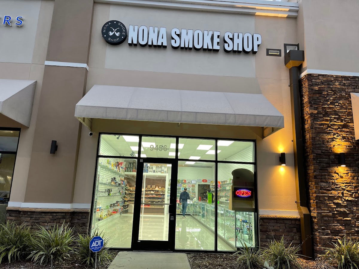Nona Smoke Shop storefront in Orlando, FL