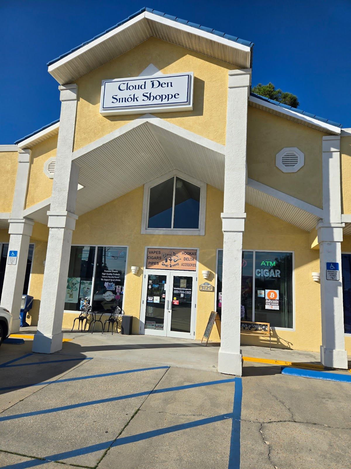 Cloud Den Smok Shoppe storefront in Panama City, FL