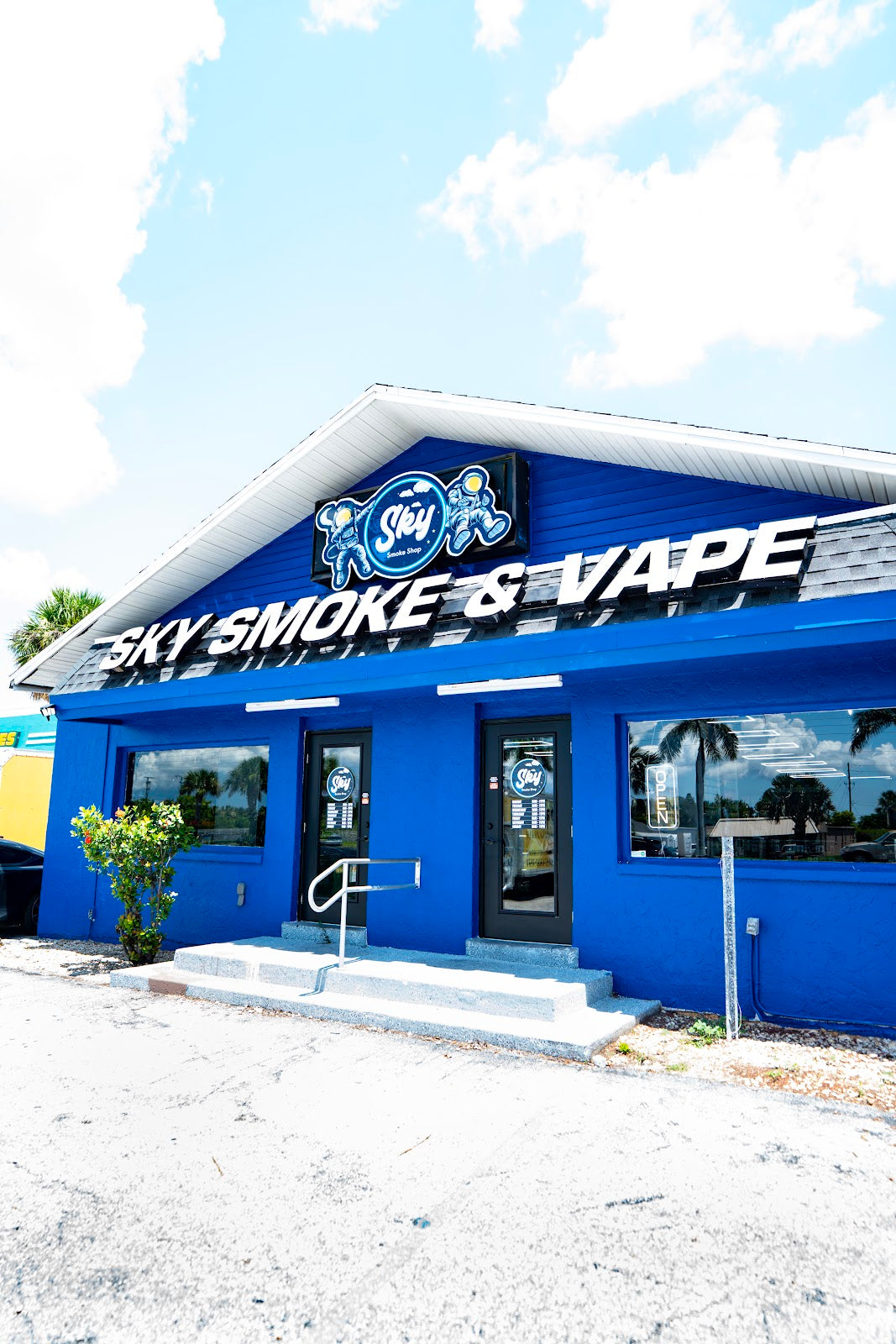 SKY SMOKE & VAPE storefront in Port Charlotte, FL