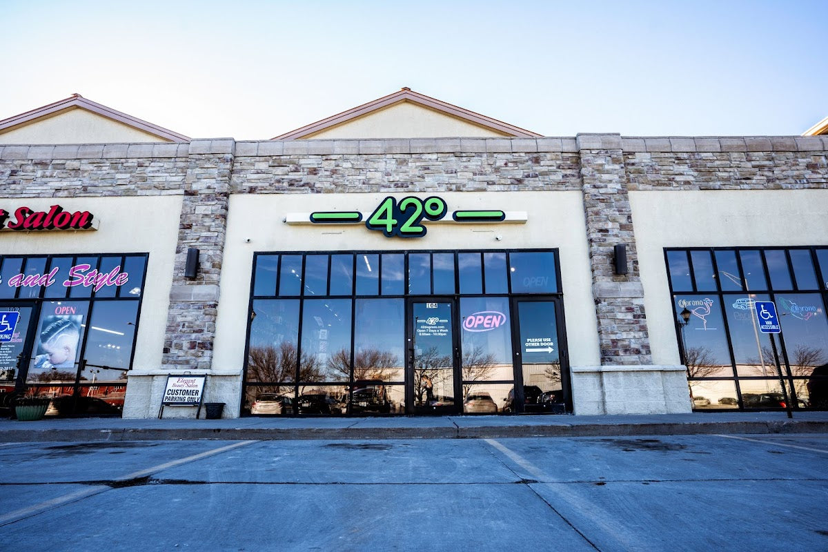 42 Degrees storefront in Ralston, NE