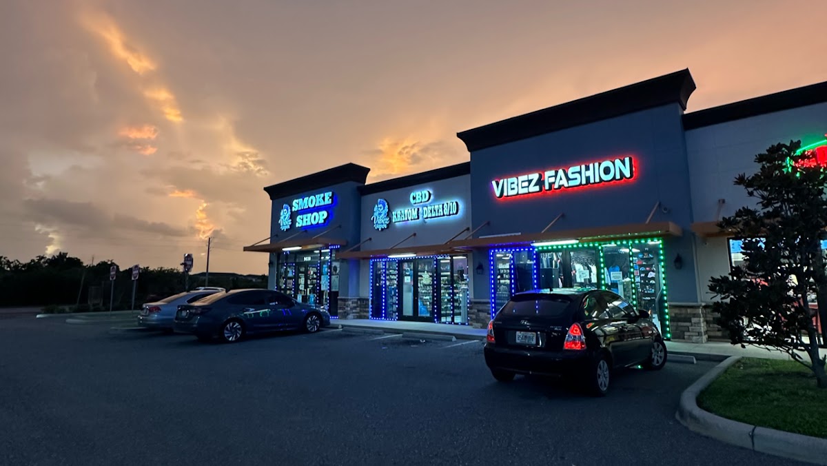 Smoke Shop, Kratom Bar & CBD Vibez Vapor 2 storefront in Riverview, FL