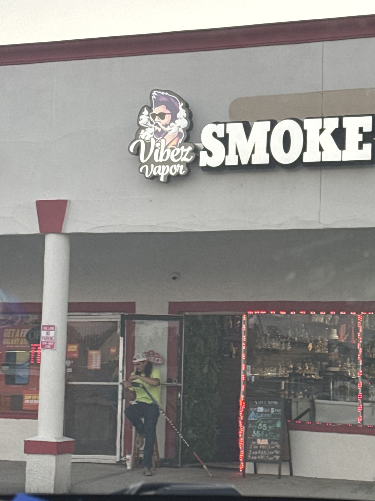 Vibez Vapor Smoke Shop 8 storefront in Riverview, FL