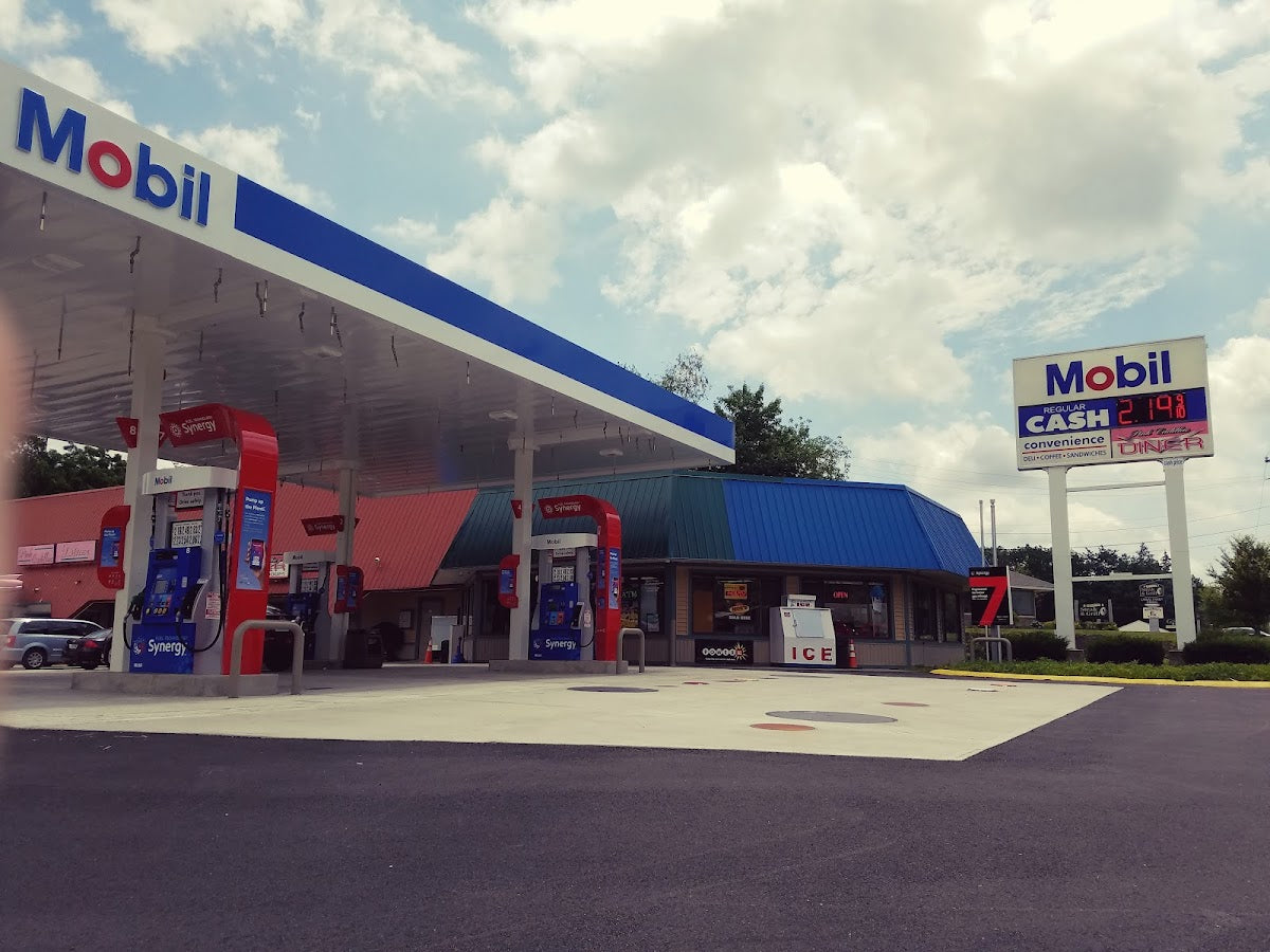 Mobil storefront in Rochester, NH