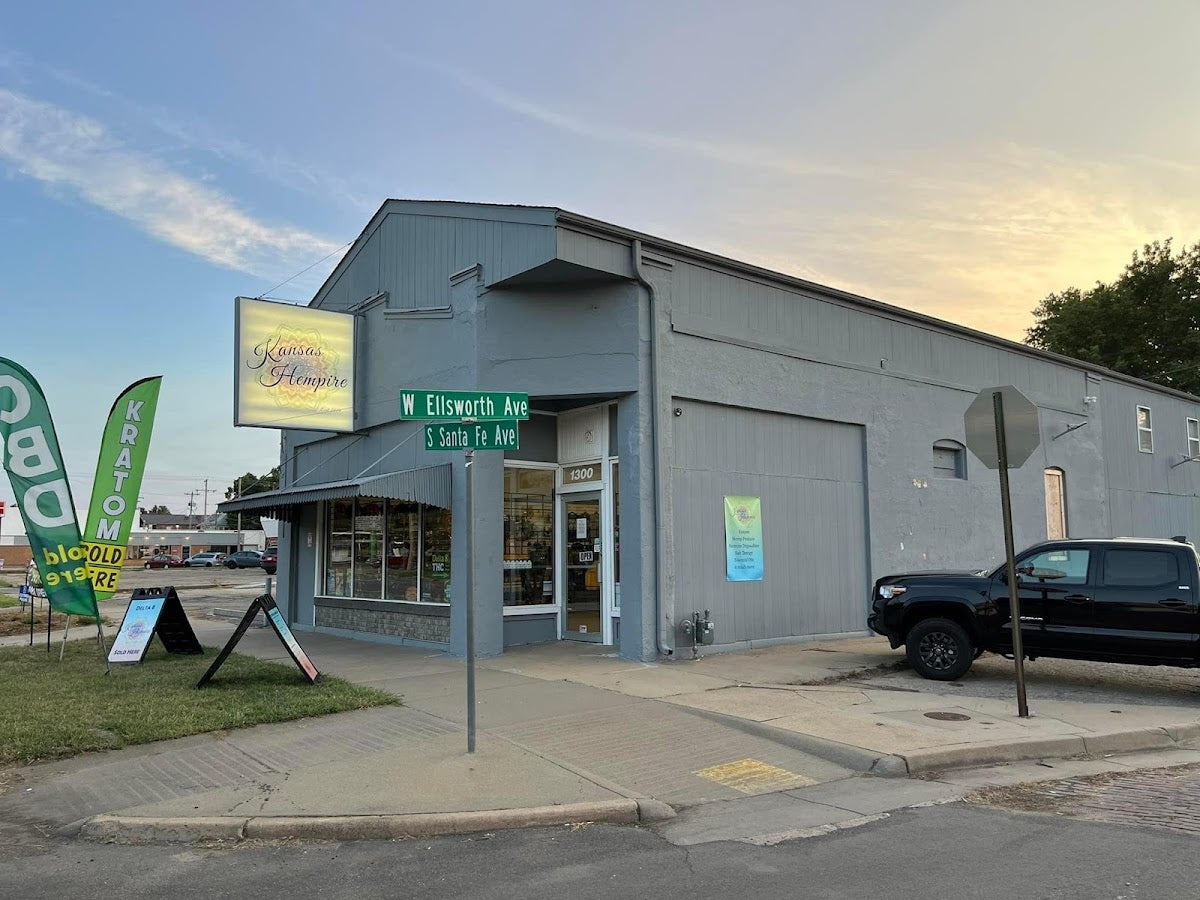 Kansas Hempire Vape storefront in Salina, KS