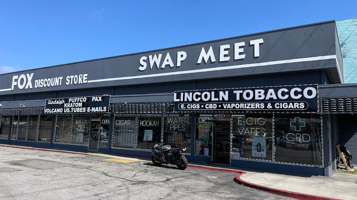 Lincoln Tobacco Shop storefront in Venice, CA
