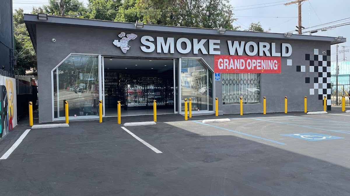 Smoke World storefront in Venice, CA