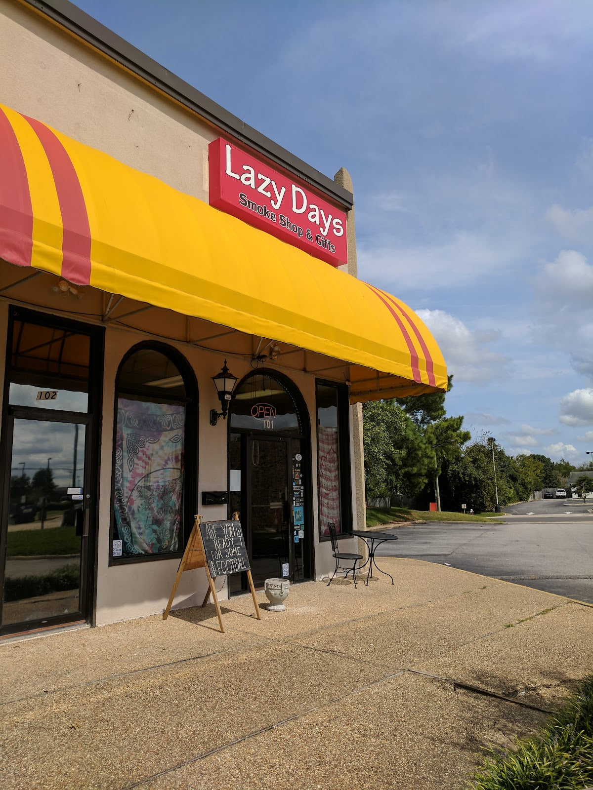 Lazy Days Smoke Shop & Gifts storefront in Virginia Beach, VA