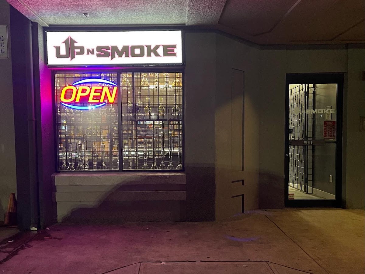 Up N Smoke storefront in Wailuku, HI