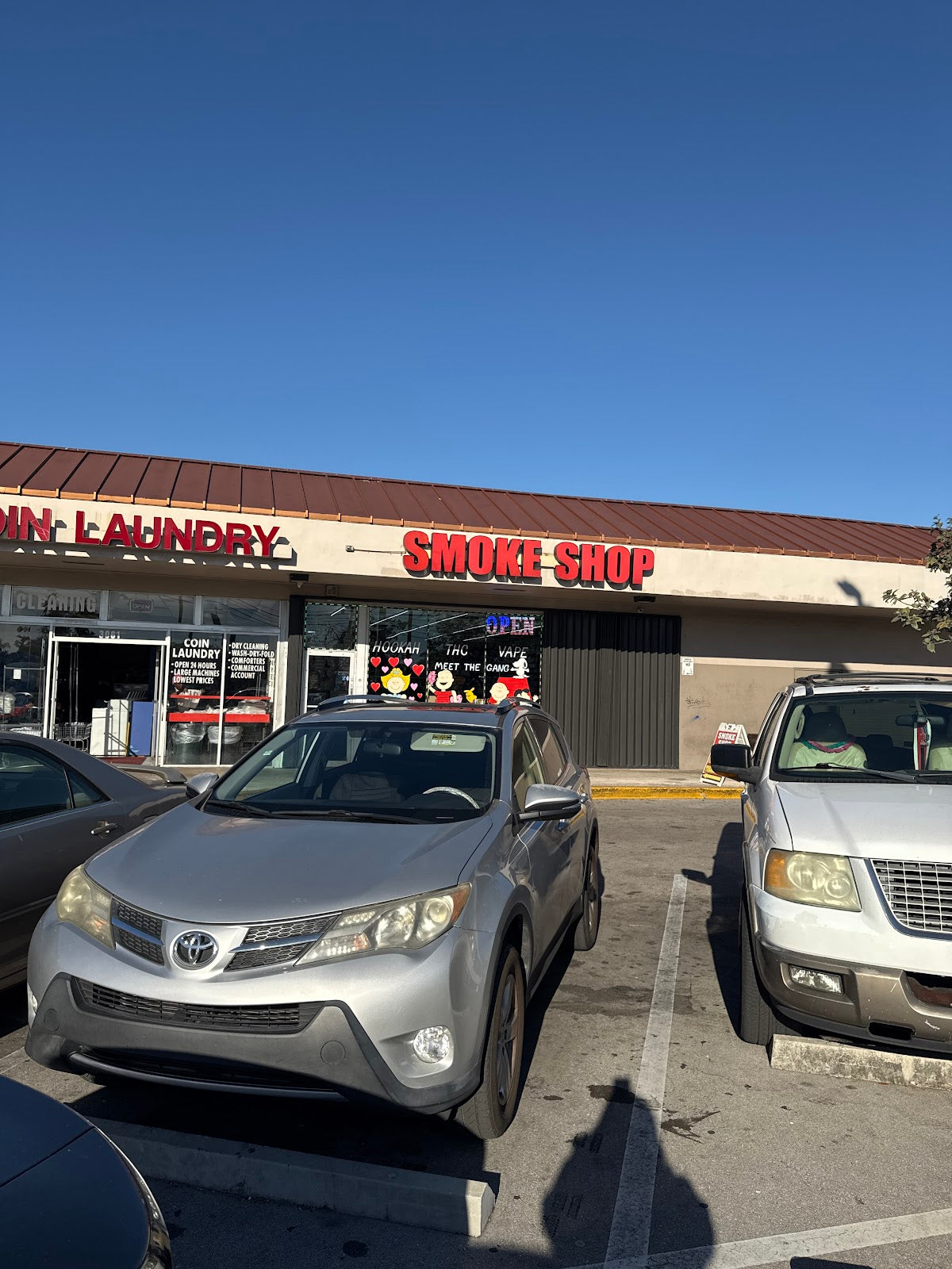 Mj Smoke & Vape shop storefront in Wilton Manors, FL
