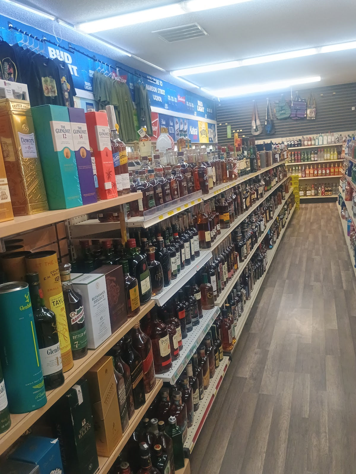 Hanson Street Liquors storefront in Winnemucca, NV